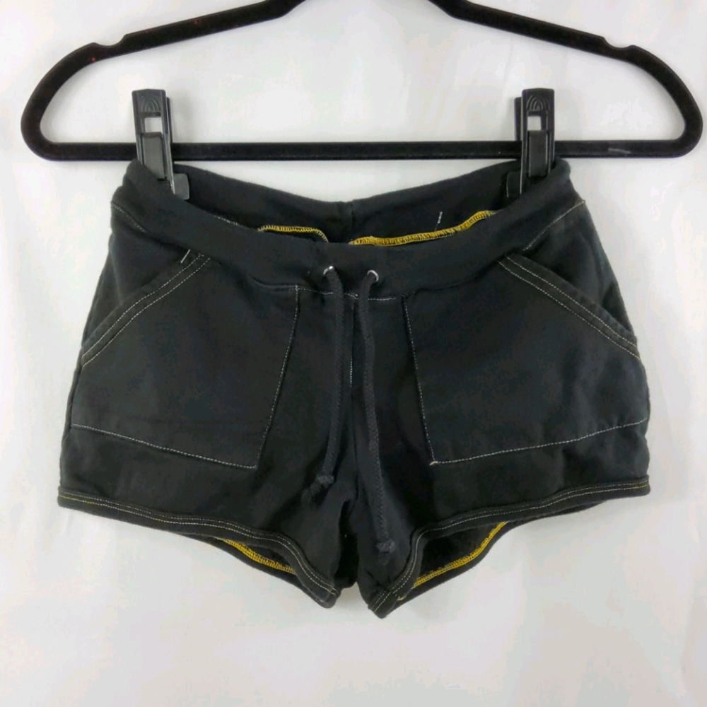 NWOT! 🆕 Comfy casual shorts - Black/yellow